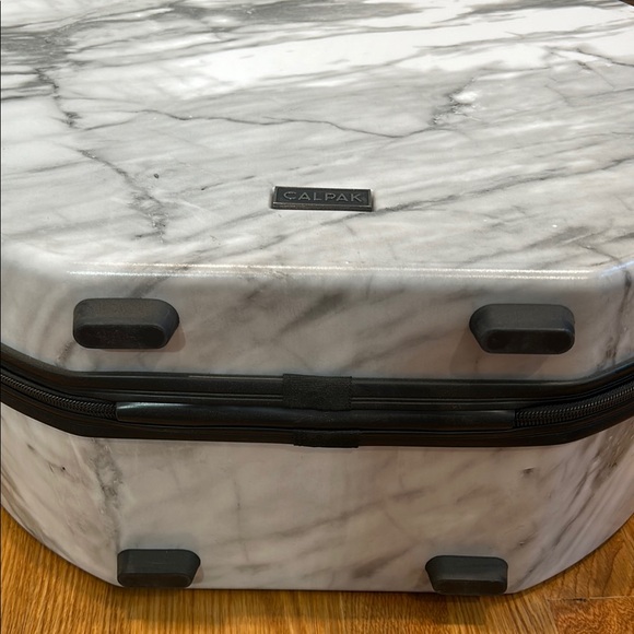Calpak Baye Gray Milk Marble Round travel Luggage 20” x 19”x17.5” new - Picture 2 of 11